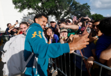 Seleção chega e Houston para enfrentar Japão neste segunda